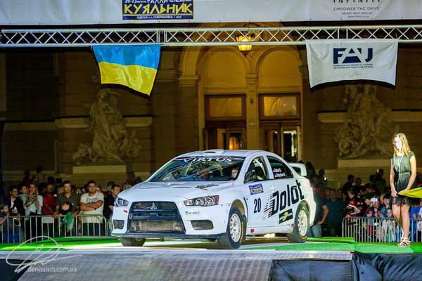 Дарья Бакай и Вячеслав Стойчев на старте мини-ралли Куяльник