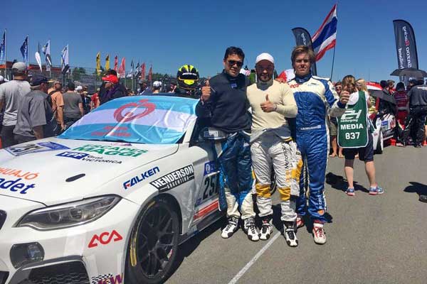 Пилоты Mathol Racing перед стартом гонки